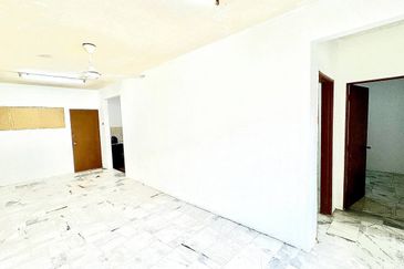 Iris Apartment, Taman Saujana Utama