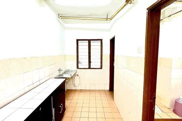 Iris Apartment, Taman Saujana Utama