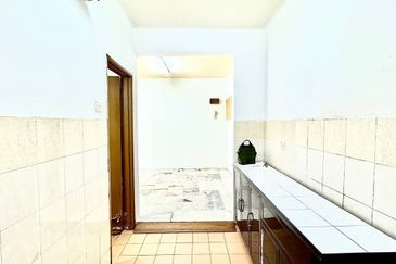 Iris Apartment, Taman Saujana Utama