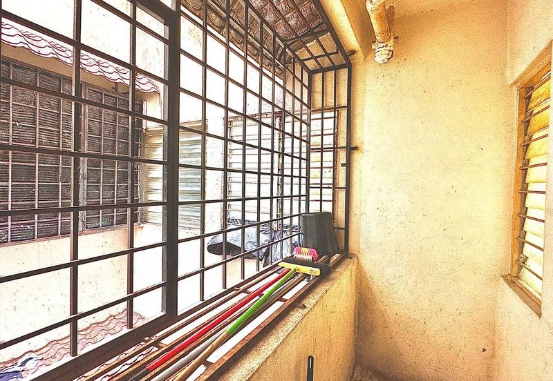 Iris Apartment, Taman Saujana Utama