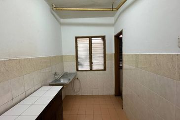 Iris Apartment, Taman Saujana Utama