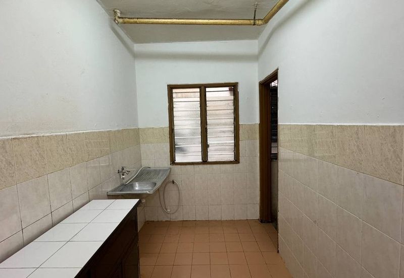 Iris Apartment, Taman Saujana Utama