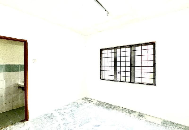 Iris Apartment, Taman Saujana Utama