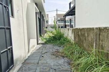 Brand New Gate Guard Tight Security Lapangan Perdana Akasia Panorama The Gulf Botani