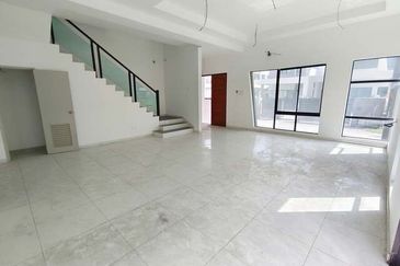 Brand New Gate Guard Tight Security Lapangan Perdana Akasia Panorama The Gulf Botani