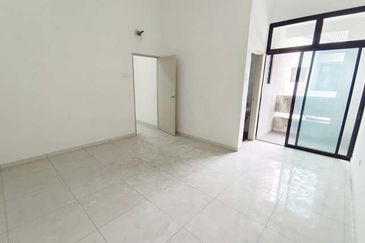 Brand New Gate Guard Tight Security Lapangan Perdana Akasia Panorama The Gulf Botani