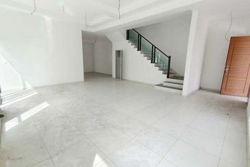 Brand New Gate Guard Tight Security Lapangan Perdana Akasia Panorama The Gulf Botani