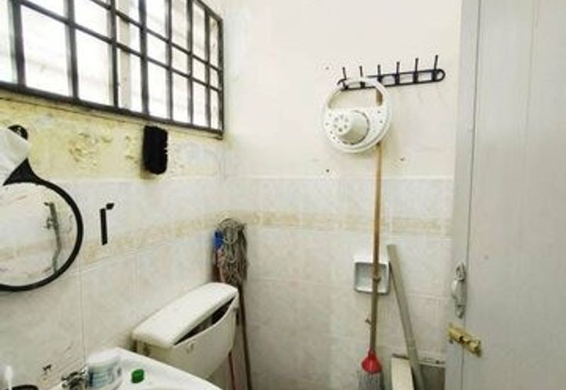 Cheap Sale Intermediate Corner First Garden Taman Pertama Silibin Buntong Ipoh Town Rishah