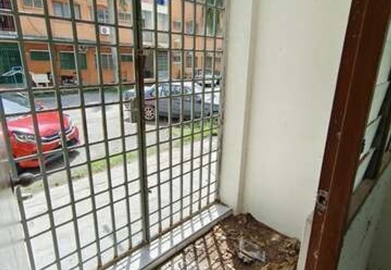 Renovated Ground Floor Good Panorama Lapangan Perdana Flat Botani Pengkalan 