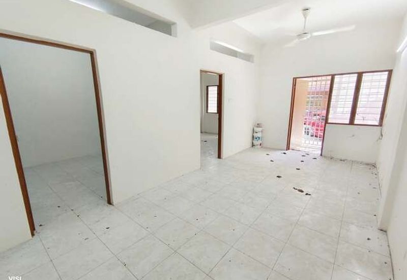 Renovated Ground Floor Good Panorama Lapangan Perdana Flat Botani Pengkalan 