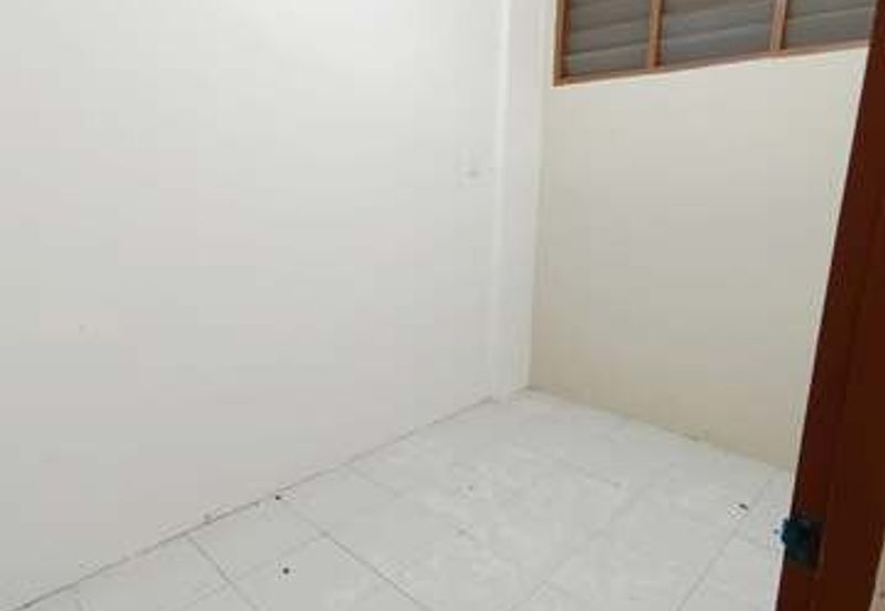 Renovated Ground Floor Good Panorama Lapangan Perdana Flat Botani Pengkalan 