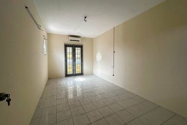 Cheap Sale 5 Room 2.5 Storey Menglembu Impiana Adril Wang Bestari Timur Bukit Merah Lahat