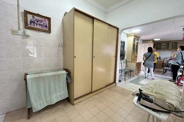 Corner Single Storey Good Condition Menglembu Timur Merah Bestari Impiana Adril