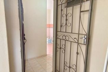 Fully Furnish Mid Floor Permai Lake View Bandar Baru Putra Garden Alpine Pakatan Jaya