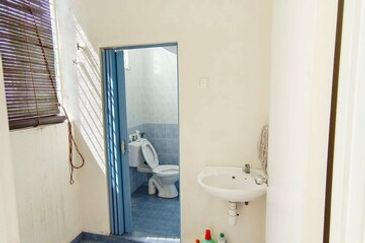 Fully Furnish Mid Floor Permai Lake View Bandar Baru Putra Garden Alpine Pakatan Jaya