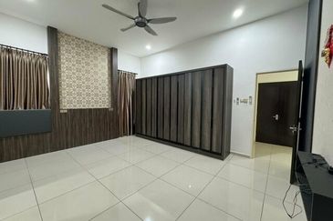FREEHOLD Gate Guard High End Area SERI TERATAI BOTANI Gulf Panorama Lapangan Perdana