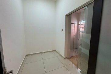 FREEHOLD Gate Guard High End Area SERI TERATAI BOTANI Gulf Panorama Lapangan Perdana