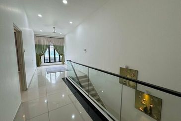 FREEHOLD Gate Guard High End Area SERI TERATAI BOTANI Gulf Panorama Lapangan Perdana