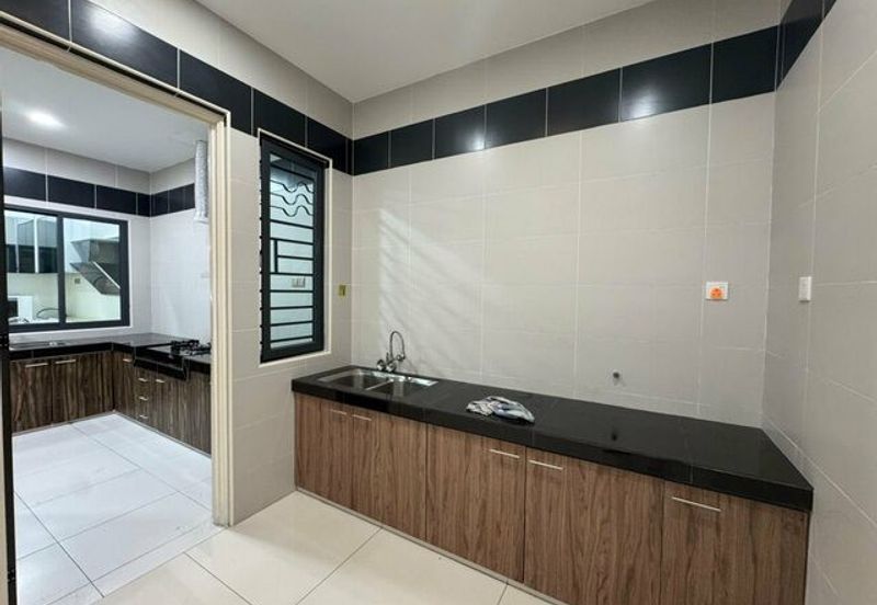 FREEHOLD Gate Guard High End Area SERI TERATAI BOTANI Gulf Panorama Lapangan Perdana