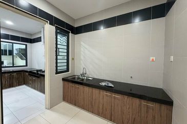 FREEHOLD Gate Guard High End Area SERI TERATAI BOTANI Gulf Panorama Lapangan Perdana