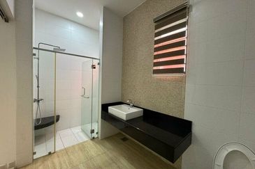 FREEHOLD Gate Guard High End Area SERI TERATAI BOTANI Gulf Panorama Lapangan Perdana