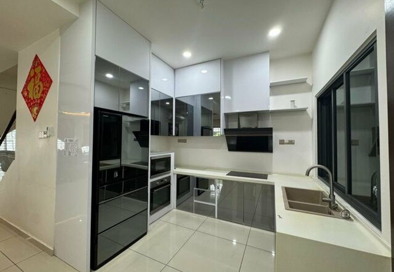 FREEHOLD Gate Guard High End Area SERI TERATAI BOTANI Gulf Panorama Lapangan Perdana