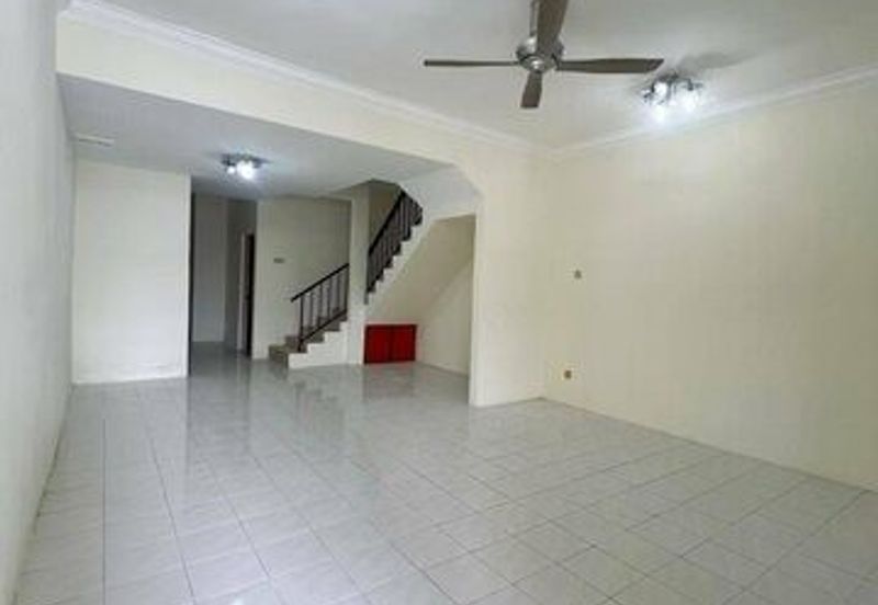 Super Long Car Porch Parking Easy Pengkalan Hala Pegoh Station 18 Indah Pinji Mewah