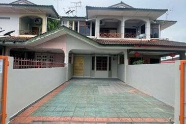 Super Long Car Porch Parking Easy Pengkalan Hala Pegoh Station 18 Indah Pinji Mewah