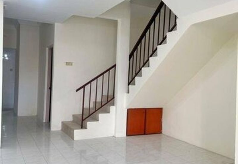 Super Long Car Porch Parking Easy Pengkalan Hala Pegoh Station 18 Indah Pinji Mewah