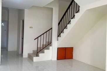 Super Long Car Porch Parking Easy Pengkalan Hala Pegoh Station 18 Indah Pinji Mewah