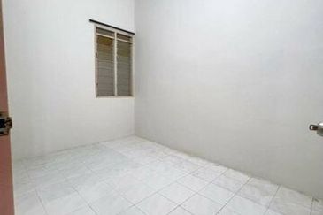 Super Long Car Porch Parking Easy Pengkalan Hala Pegoh Station 18 Indah Pinji Mewah