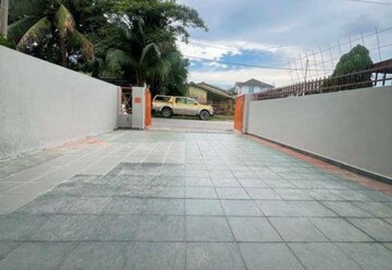 Super Long Car Porch Parking Easy Pengkalan Hala Pegoh Station 18 Indah Pinji Mewah