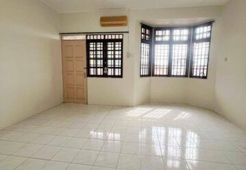 Super Long Car Porch Parking Easy Pengkalan Hala Pegoh Station 18 Indah Pinji Mewah