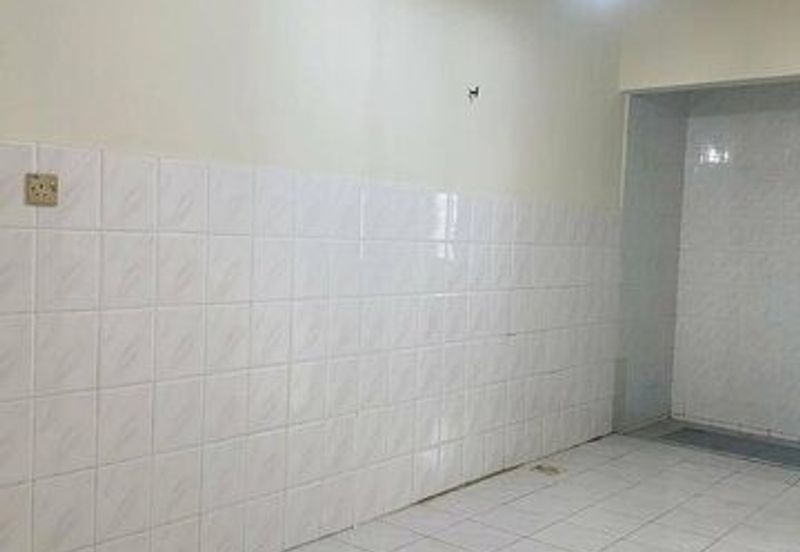 Super Long Car Porch Parking Easy Pengkalan Hala Pegoh Station 18 Indah Pinji Mewah