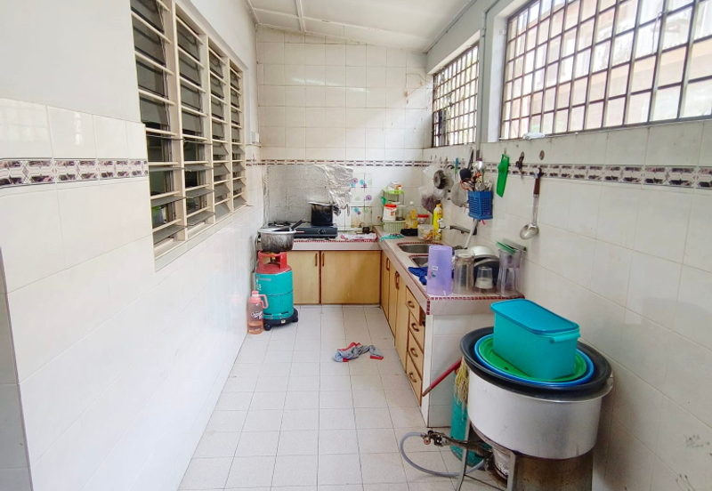 MEDAN PENGKALAN SAUJANA