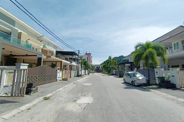 EAST GATE COMMERCIAL CENTRE