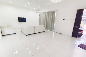 EAST GATE COMMERCIAL CENTRE