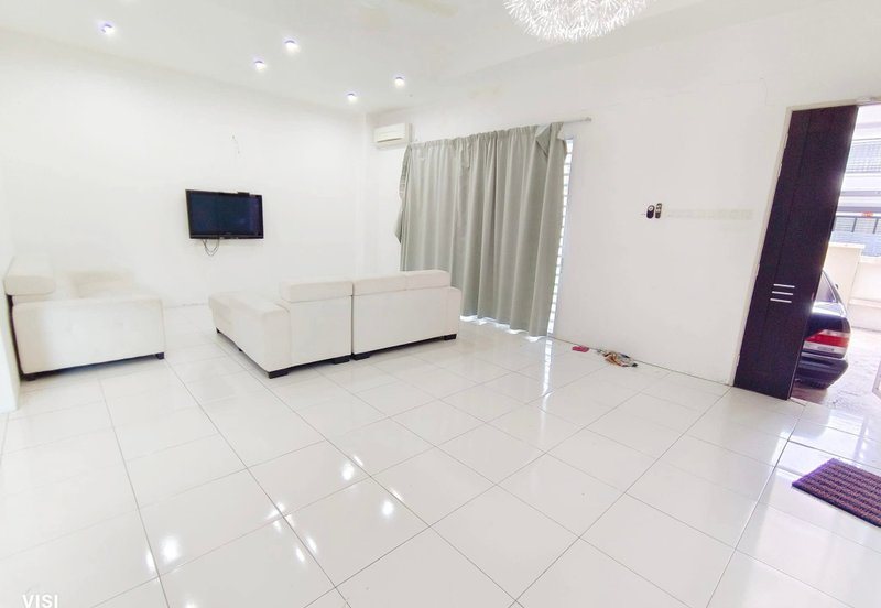 EAST GATE COMMERCIAL CENTRE