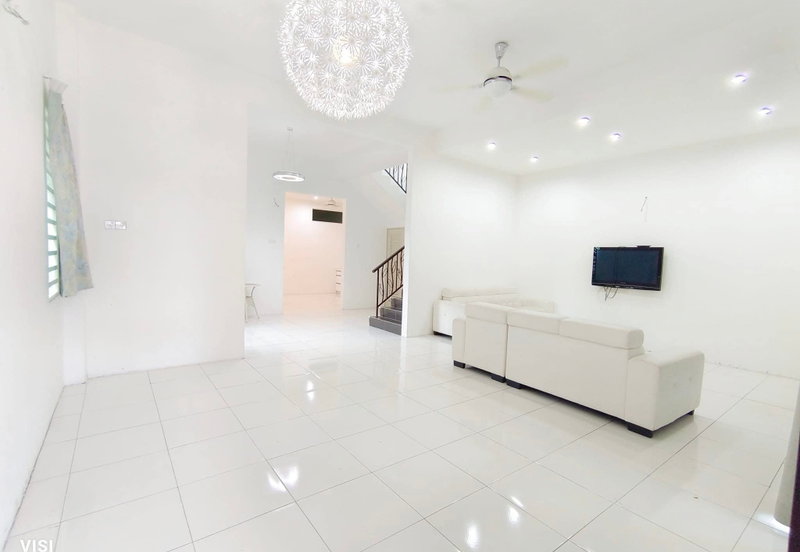 EAST GATE COMMERCIAL CENTRE