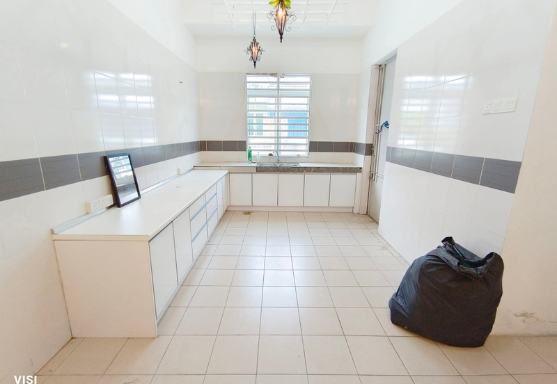 EAST GATE COMMERCIAL CENTRE