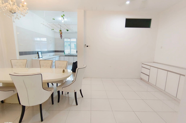 EAST GATE COMMERCIAL CENTRE