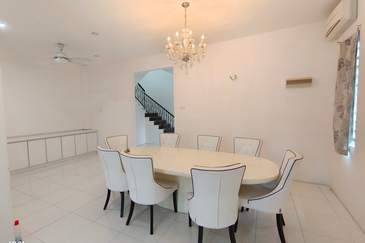 EAST GATE COMMERCIAL CENTRE