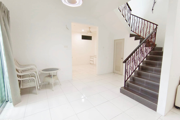 EAST GATE COMMERCIAL CENTRE