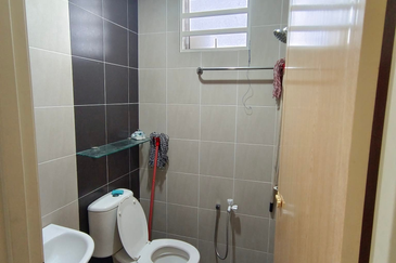 EAST GATE COMMERCIAL CENTRE