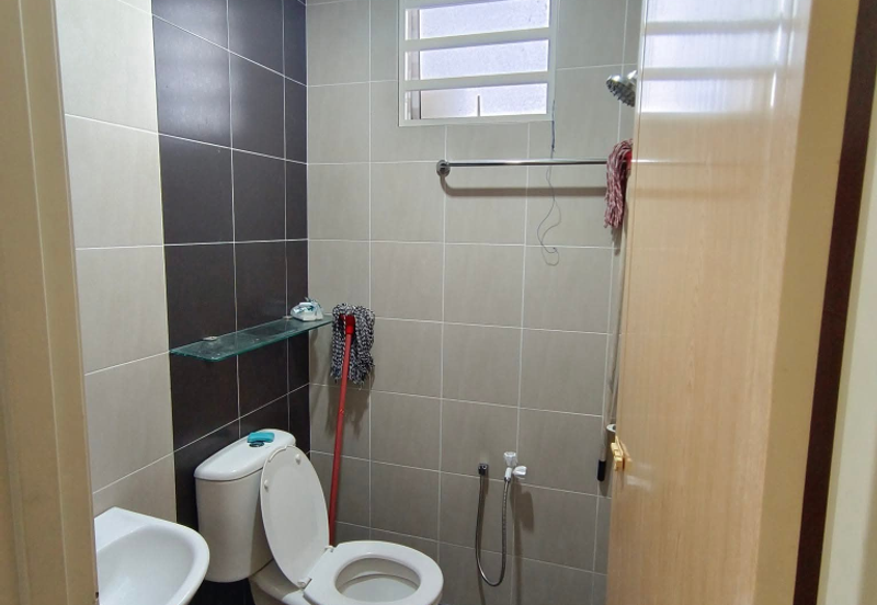 EAST GATE COMMERCIAL CENTRE