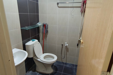 EAST GATE COMMERCIAL CENTRE