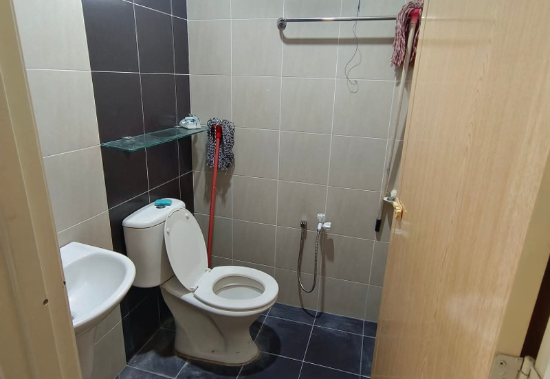 EAST GATE COMMERCIAL CENTRE