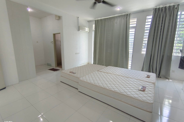 EAST GATE COMMERCIAL CENTRE