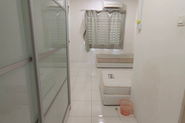 EAST GATE COMMERCIAL CENTRE