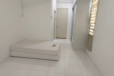 EAST GATE COMMERCIAL CENTRE